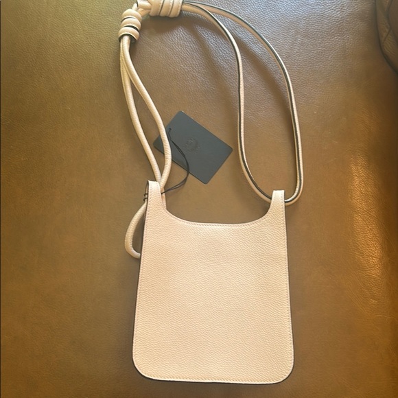 MCM Cream Crossbody Bag with Elegant Strap Design - Picture 2 of 2